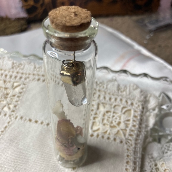 Glass curiosity jars holding beautiful ephemera - Picture 10 of 14